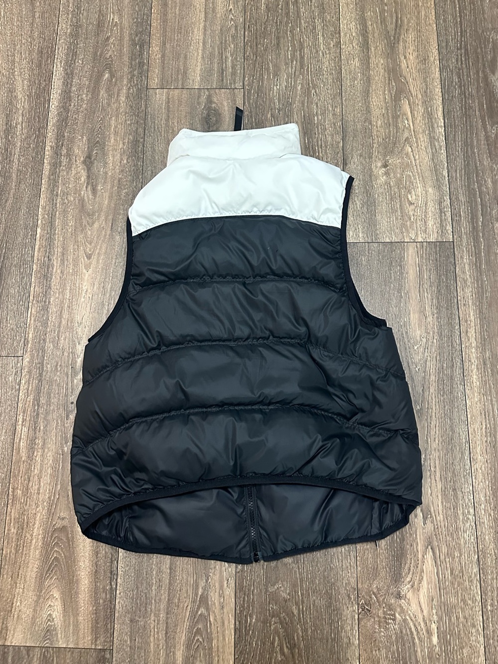 Nike Black and White Reversible Puffer Vest - Picture 5 of 5